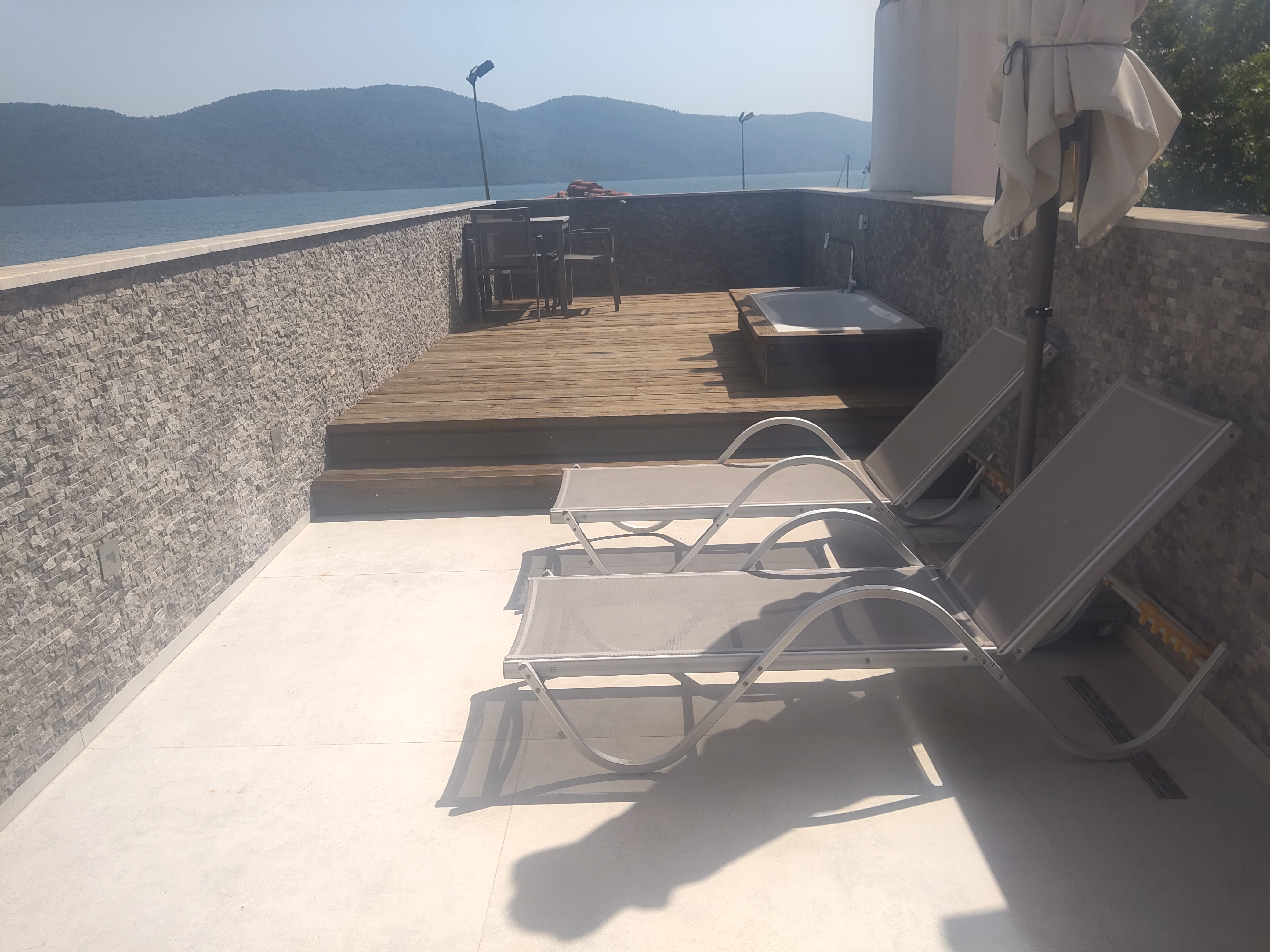 Deluxe-2 Oda (Terası Jakuzili)