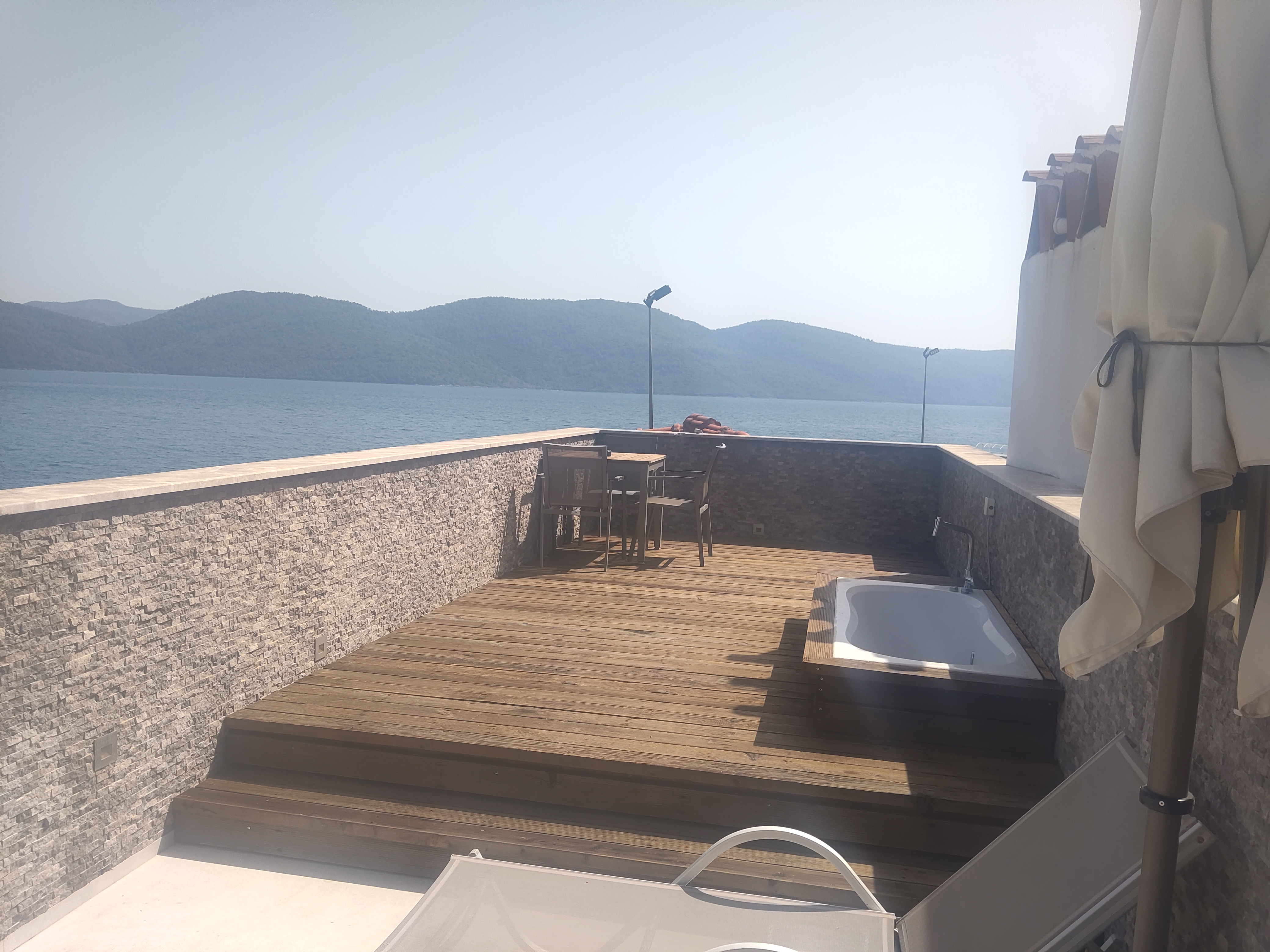 Deluxe-2 Oda (Terası Jakuzili)