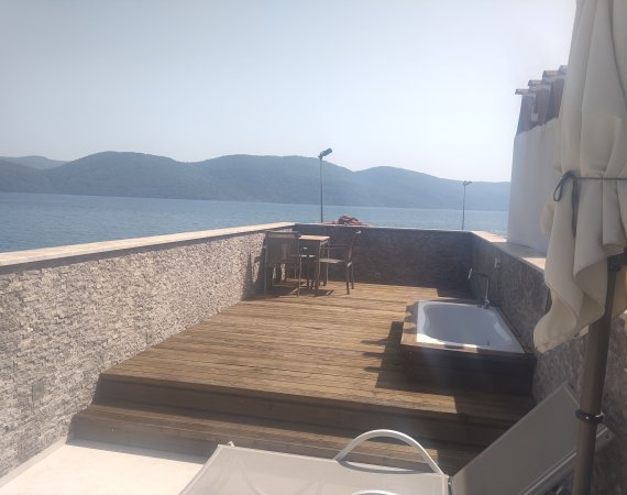 Deluxe-2 Oda (Terası Jakuzili)