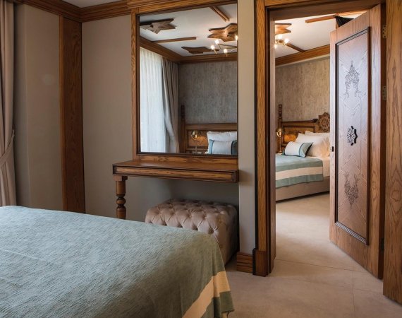 Geçişli aile odası